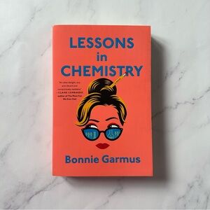 NWOT Lessons In Chemistry (by Bonnie Garmus) Paperback Book